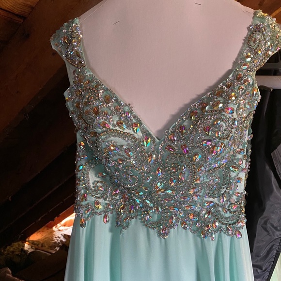 PROM DRESS - Picture 4 of 4